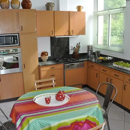 Maison Au Calme Avec Jardin Proche Centre *